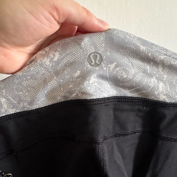Lululemon Athletica Black/ Gray Floral Print Cropped Running Leggings size 4 EUC - Picture 7 of 8